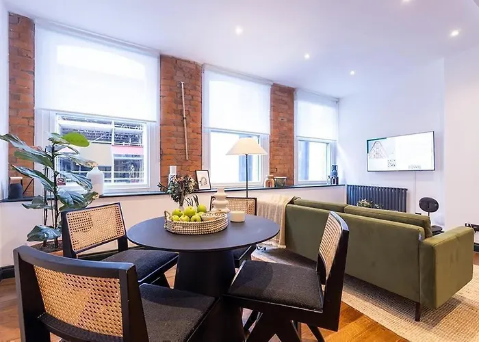 Base Steps From Attractions شقة مانشستر