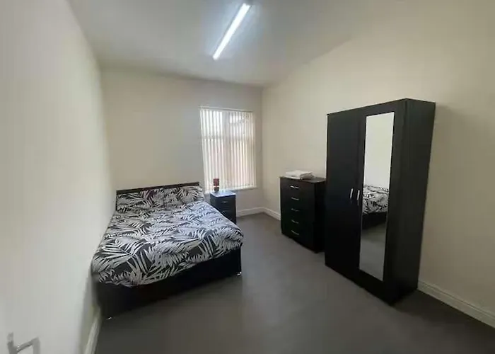 1-bed Sleeps 4 Old Trafford Nearby * Манчестер