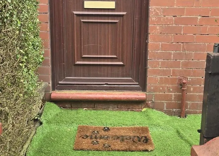 Machester Oldham Accomodation-sleeps 6 -2br Apartment Manchester