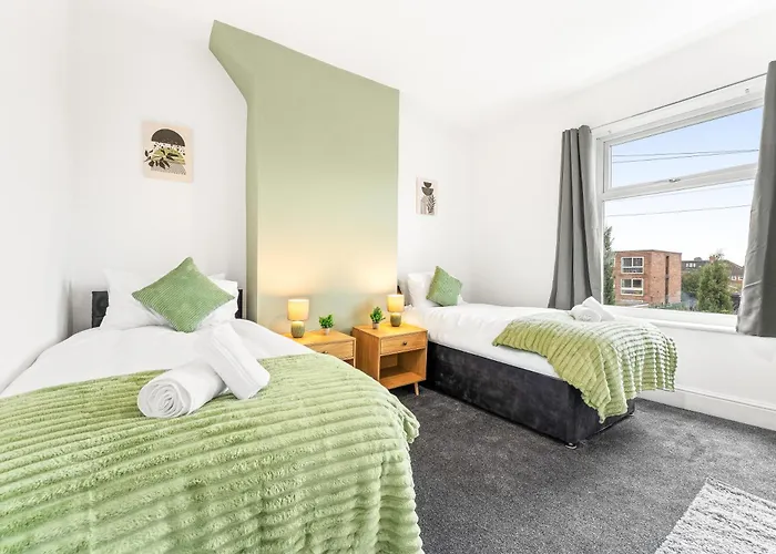 Appartement Comfortable 4 Bed - Free Parking & Fast Wifi