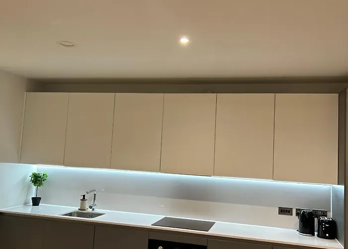 Spacious Local Attractions Gym Parking