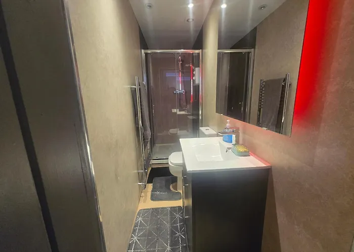 Charming Ground Floor Tudor Free Wifi 아파트 맨체스터