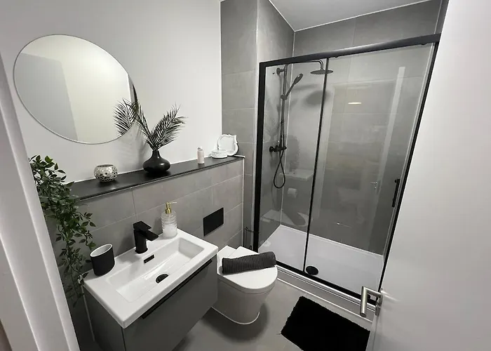 Luxury 2br High-rise Balcony, Terrace, Parking *