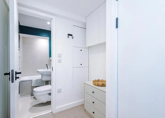 Stylish 2br 3 Baths 6 Guests Manchester