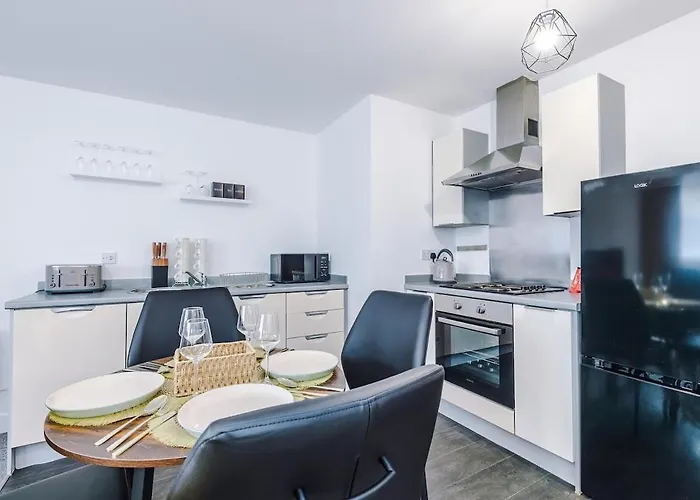 Stylish 2 Bedroom, 2 Bathroom With Free Parking Manchester