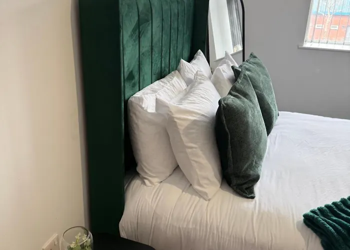 The Emerald 1br Near Etihad & Coop Live Apartment