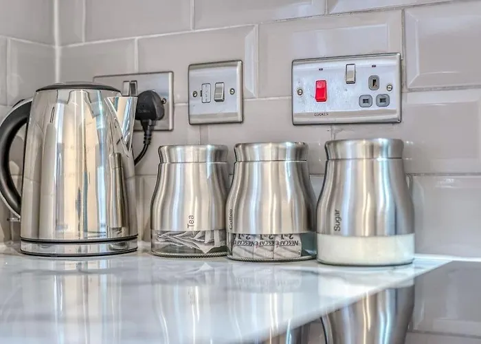 Charming Away From With Free Parking Apartamento *