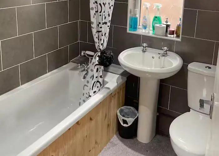 1-bed Sleeps 4 Old Trafford Nearby Апартаменты Манчестер