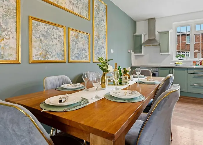 Modern 4 Bedroom House For 9 Guests With Free Parking By The Cosy Corner Nationwide 아파트 *