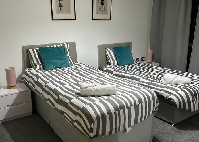 Large Centre 3bd Cosy - Etihad - Cooplive *