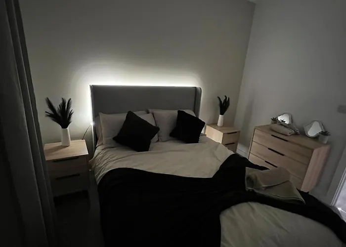 Luxury 2br High-rise Balcony, Terrace, Parking شقة *