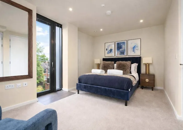 The Mancunian Blue - Luxury 2-bed Corner Apartment Manchester