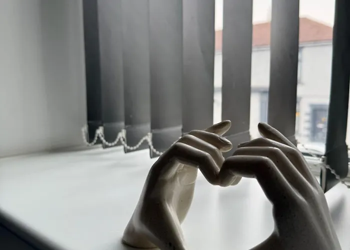 The Emerald 1br Near Etihad & Coop Live *