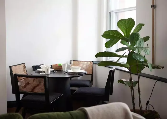 Apartment Retreat Prime Location