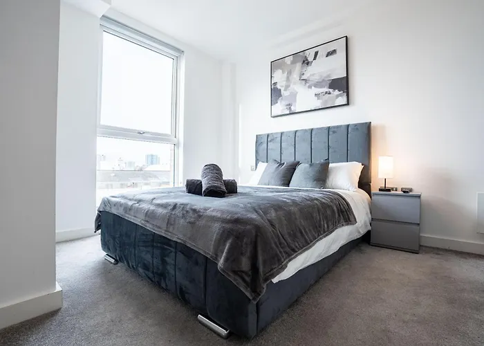 Elegant Modern One Bed Flat With Juliet Balcony Apartment *