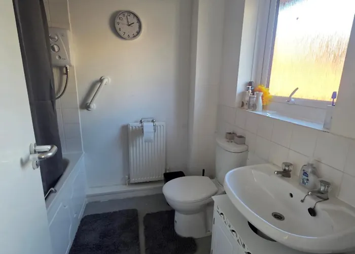 Private Cosy Double Bedroom, Extremely Close To Centre * Manchester