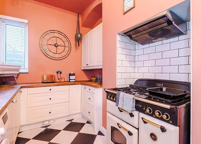 Beautiful 4bd Home, Sleeps 8, Parking, Manchester, Perfect For Groups *