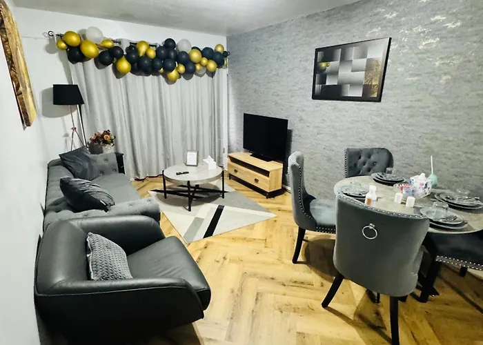 Luxury 2-bed Apartment,office With Built-in Tv King Bed, Private Entrance And Free Parking * Manchester