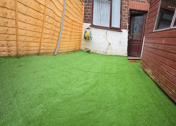 Apartment Machester Oldham Accomodation-sleeps 6 -2br