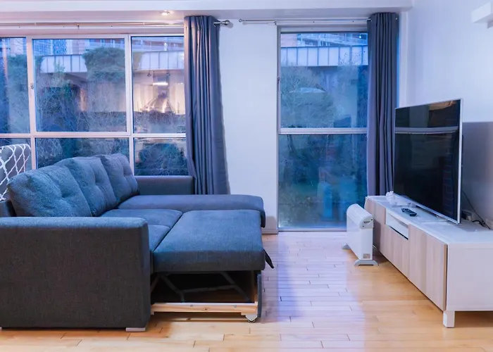 Apartamento Whole Two Bed, One Bedroom With Riverside View - Secure Parking - Close To Centre And Old Trafford Mánchester