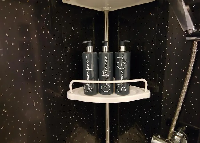 Deluxe 4-bed Near Etihad Stadium & C0-0p Arena, Sleeps 9 아파트