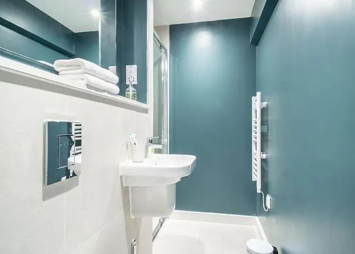 Modern And Quirky 2 Bed Flat In