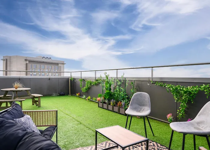 Apartment Penthouse Skyline - 2br, Massive Terrace Retreat