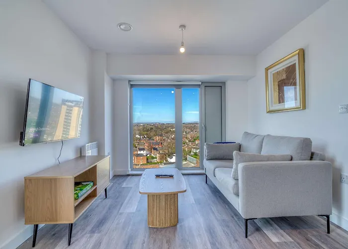 City View - Free Parking -Near Salford Royal - Sleeps 3