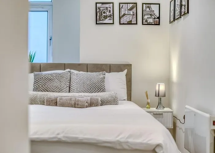 Charming Away From With Free Parking *