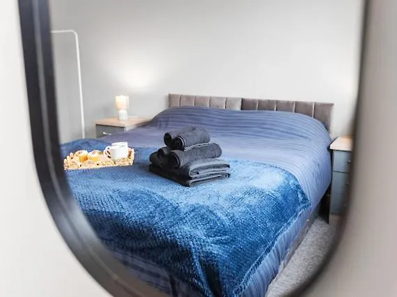 Arosa Escape- Modern2 Bed Suite,sleeps 5,free Parking,ps4,kingbed,wifi,near Christies Manchester