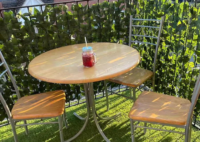 Апартаменты 1-bed Sleeps 4 Old Trafford Nearby *