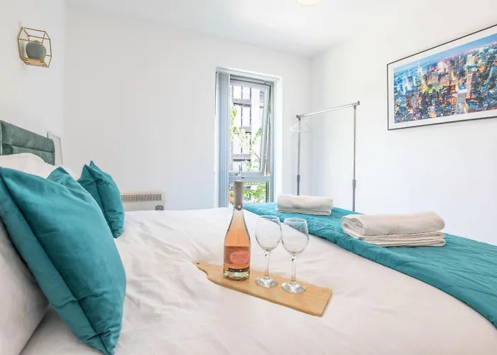 Modern Near Mediacity, Airport And Old Trafford With Secure Parking