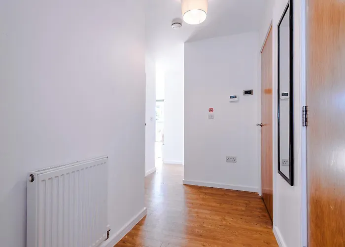 Apartamento Stylish Mcr 1br Etihad Coop Live Parking *