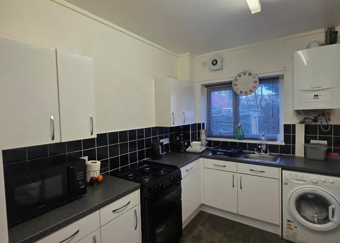 Private Cosy Double Bedroom, Extremely Close To Centre