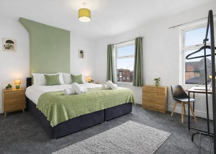 Comfortable 4 Bed - Free Parking & Fast Wifi Appartement