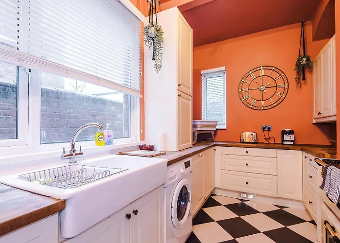 Beautiful 4bd Home, Sleeps 8, Parking, Manchester, Perfect For Groups * Manchester