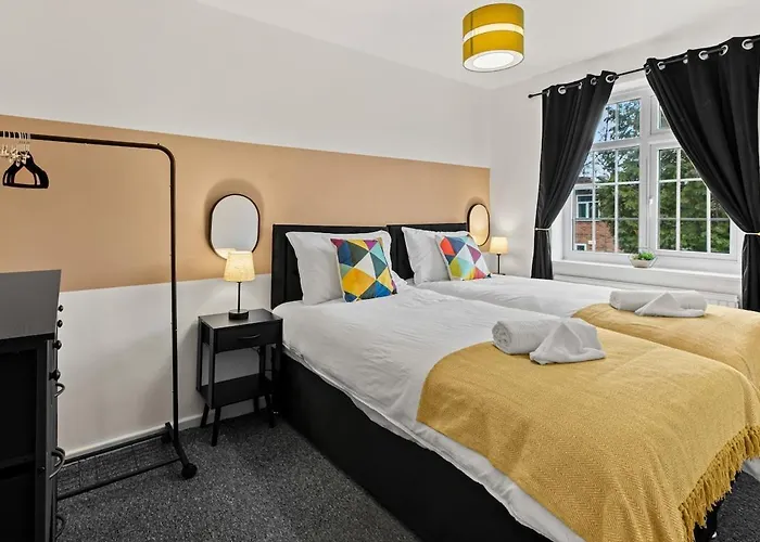 Modern 4 Bedroom House For 9 Guests With Free Parking By The Cosy Corner Nationwide Апартаменты *