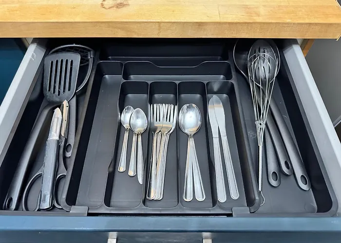 Luxury 2-bed Apartment,office With Built-in Tv King Bed, Private Entrance And Free Parking Mánchester