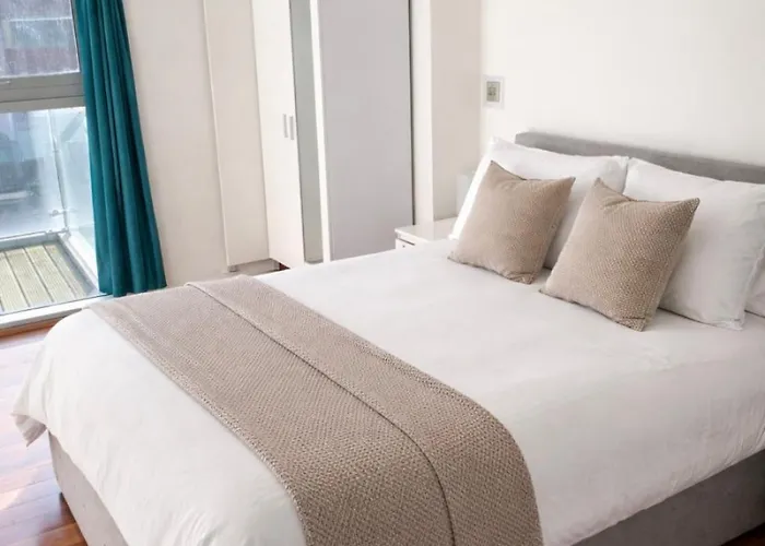 Apartment 2 Bed Lowry River Collection Penthouse *