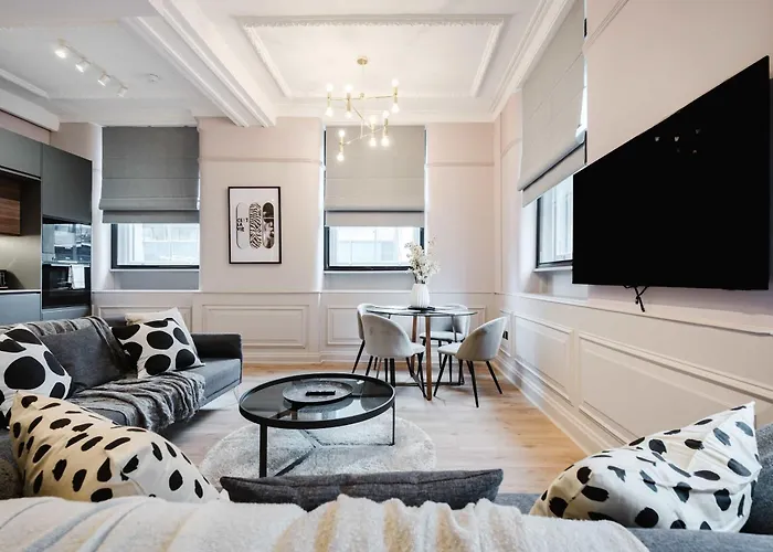 Walk To Chinatown &theatres מנצ'סטר