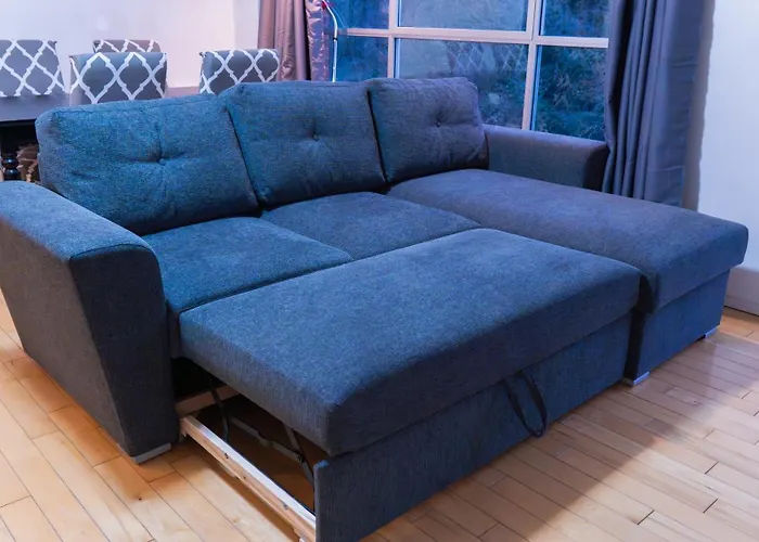 Whole Two Bed, One Bedroom With Riverside View - Secure Parking - Close To Centre And Old Trafford Manchester