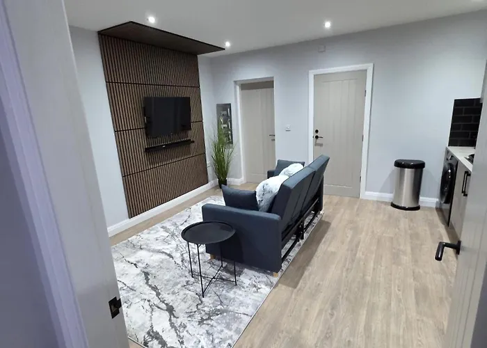 Easy Access To Airport &city Centre Appartamento *