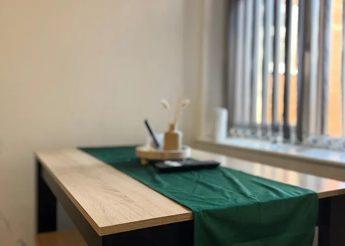 The Emerald 1br Near Etihad & Coop Live *