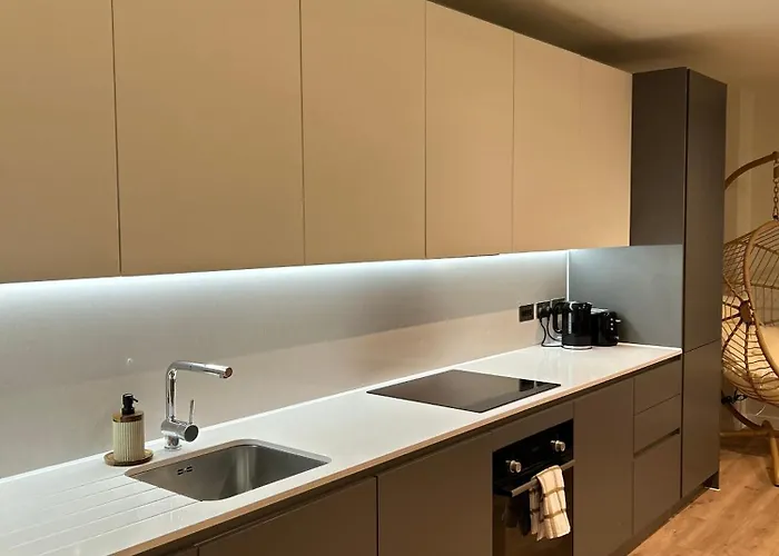 Spacious Local Attractions Gym Parking Manchester