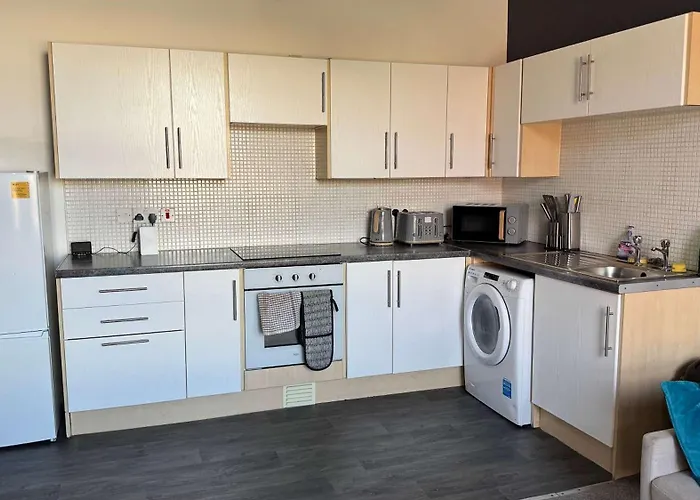 Charming 2-bed In M16