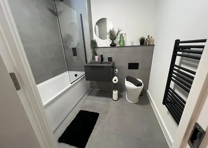 Luxury 2br High-rise Balcony, Terrace, Parking *