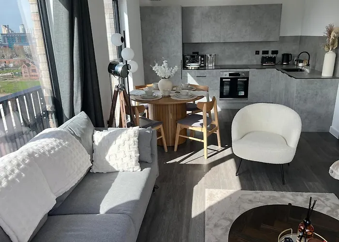 شقة Luxury 2br High-rise Balcony, Terrace, Parking مانشستر