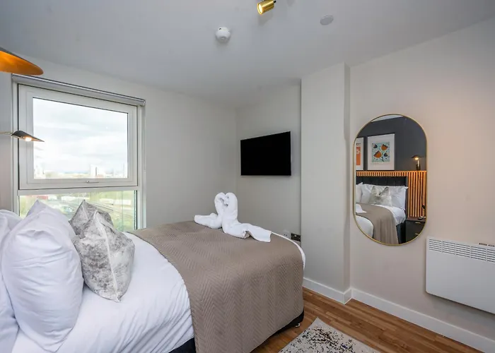 Luxury Waterfront 2br - Free Gym Access & Parking Mánchester