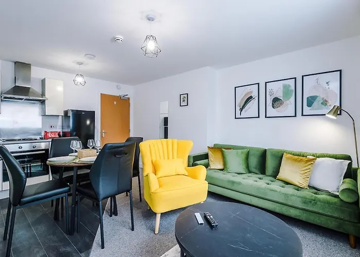 Stylish 2 Bedroom, 2 Bathroom With Free Parking Apartment Manchester