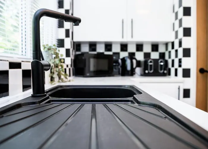 The Prestwich Pad By House Of Josef